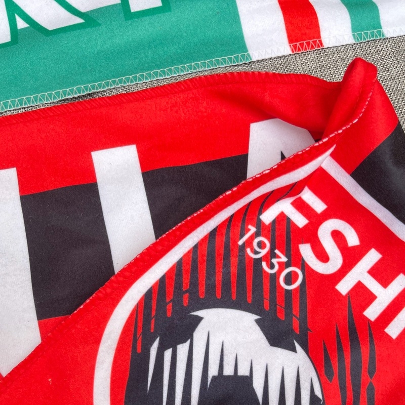 Nogometni navijački šal - Materijal: tanak pamuk; Prilagodba: Da; Otisnuto logo; Porijeklo: Guangzhou; Sport: Nogomet