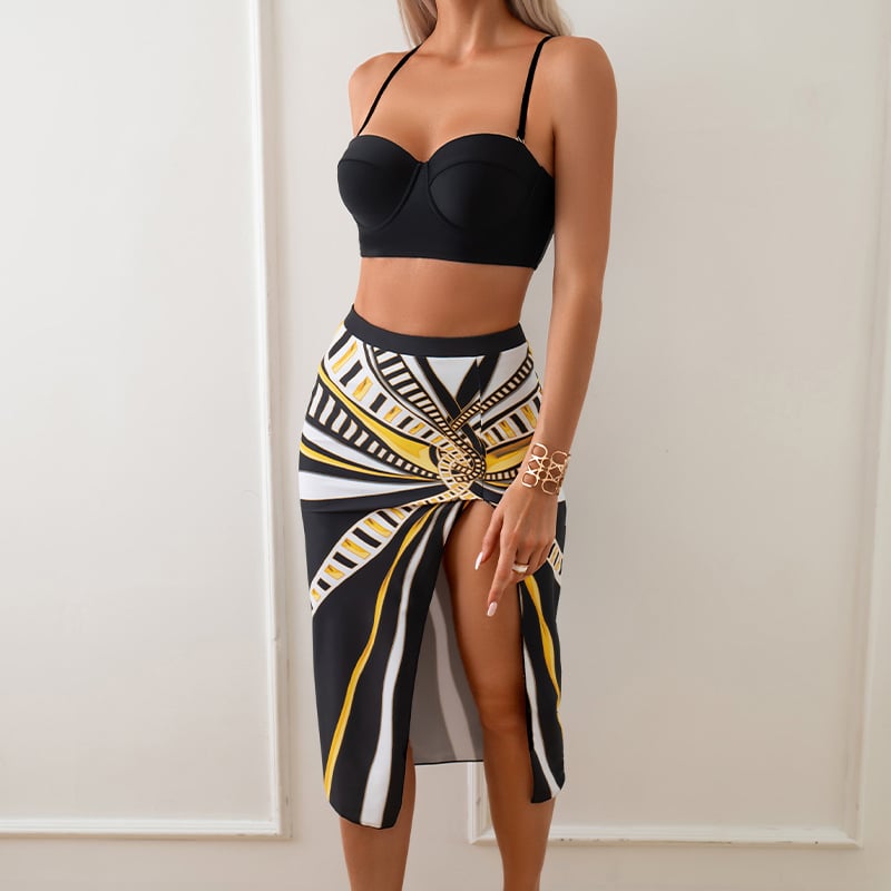 Три части дамски бански комплект с принт и дълга пола, чашки с метална опора и подплата, бързосъхнеща полиестерна материя