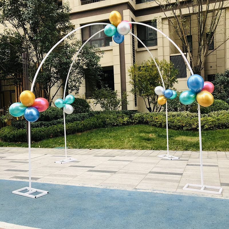 Vjenčani okrugli okvir pozadine, luk s cvjetovima trešnje, polukružni luk balona, željezni okvir