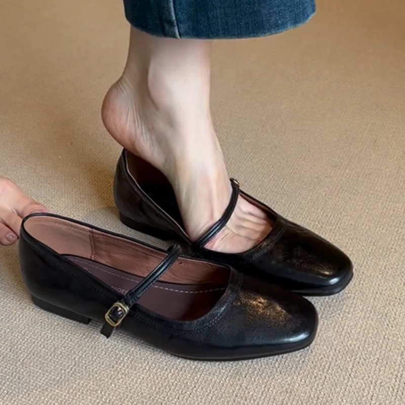 Дамски обувки Mary Jane - квадратен нос, горна част от говежда кожа, вътрешност от овча кожа, ниска пета 1–3 см, без връзки