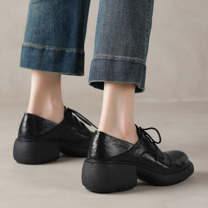 Ženski loafers u britskom stilu s prednjim vezivanjem, gornji dio od ultrafinih vlakana, okrugli vrh, srednje visoko peta 3-5 cm, gumeni potplat