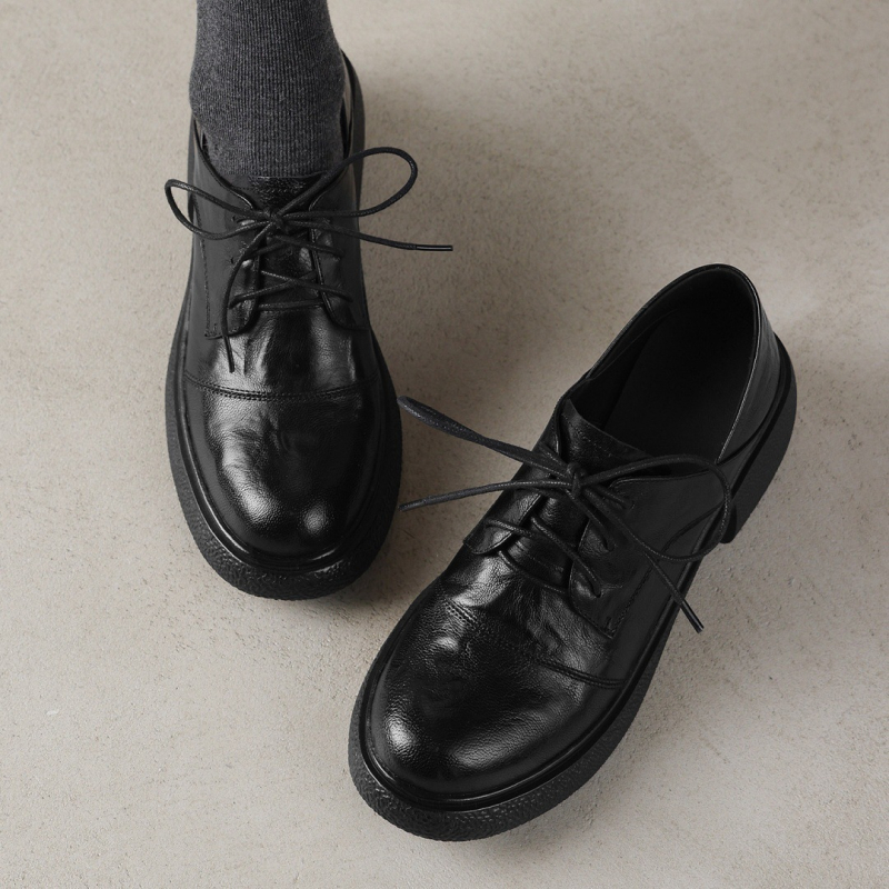 Ženski loafers u britskom stilu s prednjim vezivanjem, gornji dio od ultrafinih vlakana, okrugli vrh, srednje visoko peta 3-5 cm, gumeni potplat