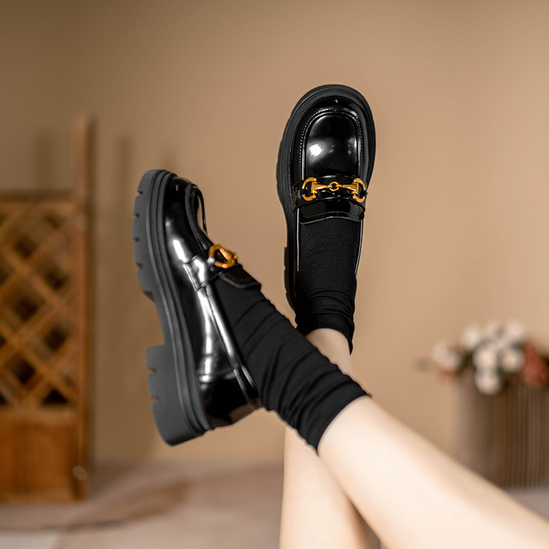 Loafersi, britanskog stila, gornji dio od PU-a, okrugli vrh, srednji povišeni pet 3-5 cm, gumena potplat