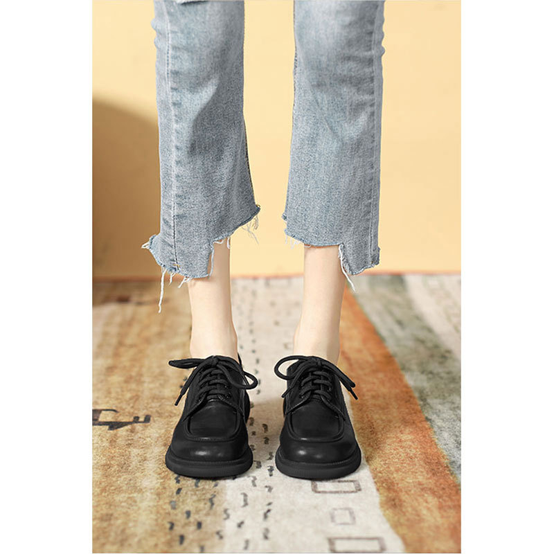 Дамски лофери с кръгла носка, средно висока горна част, гумена подметка, подплата от имитирана кожа, ниски токчета 1-3 cm