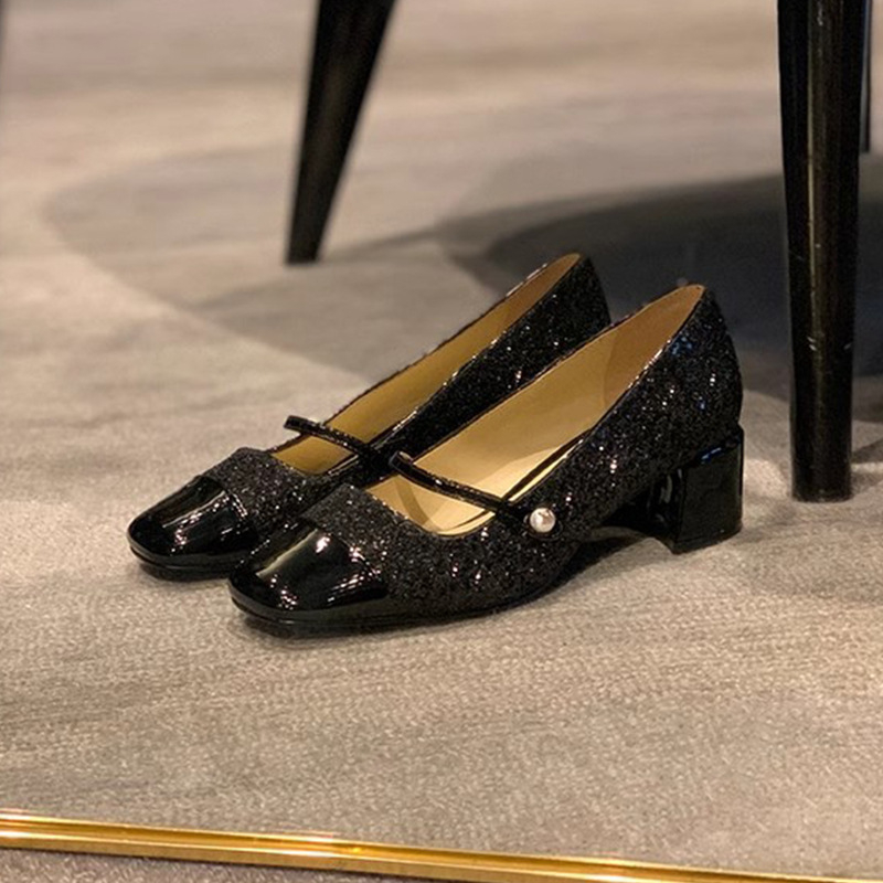 Ženske Mary Jane cipele, kvadratni vrh, debeli potplat, visina potplati 3–6 cm, niski gornji dio, kopča s kopčom