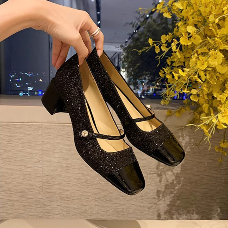 Ženske Mary Jane cipele, kvadratni vrh, debeli potplat, visina potplati 3–6 cm, niski gornji dio, kopča s kopčom