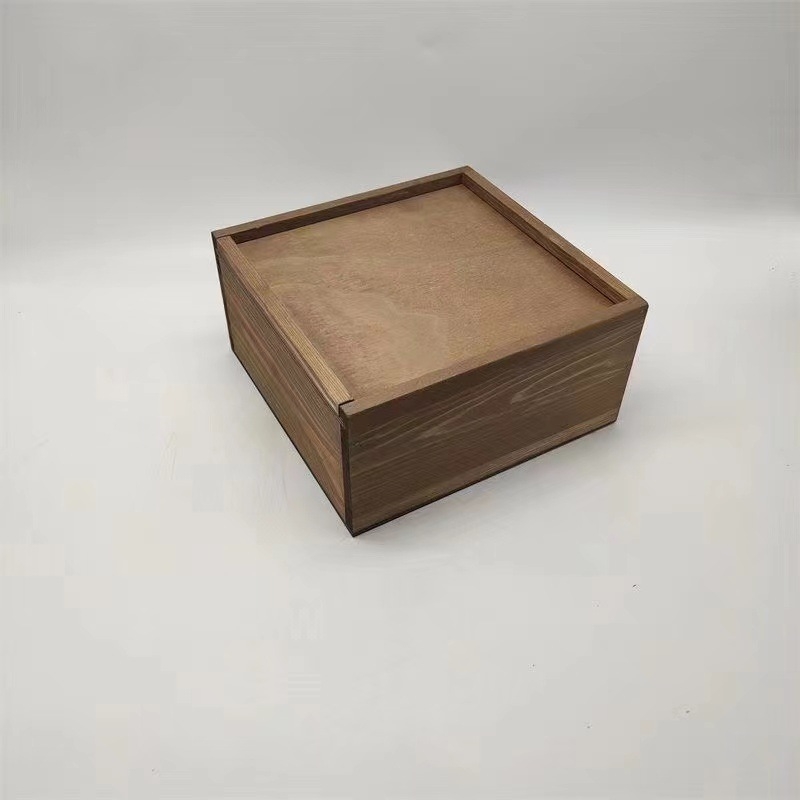 Drevená šperkovnica, darčeková krabička s posúvacím viečkom, minimalistický retro dizajn, gravírovanie, vnútorné vypodloženie voliteľné