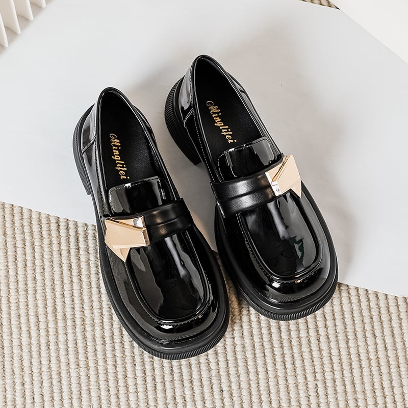 Loaferice s PU gornjim dijelom, kvadratni vrh, 3-5 cm debeli potplat, gumeni đon, slip-on