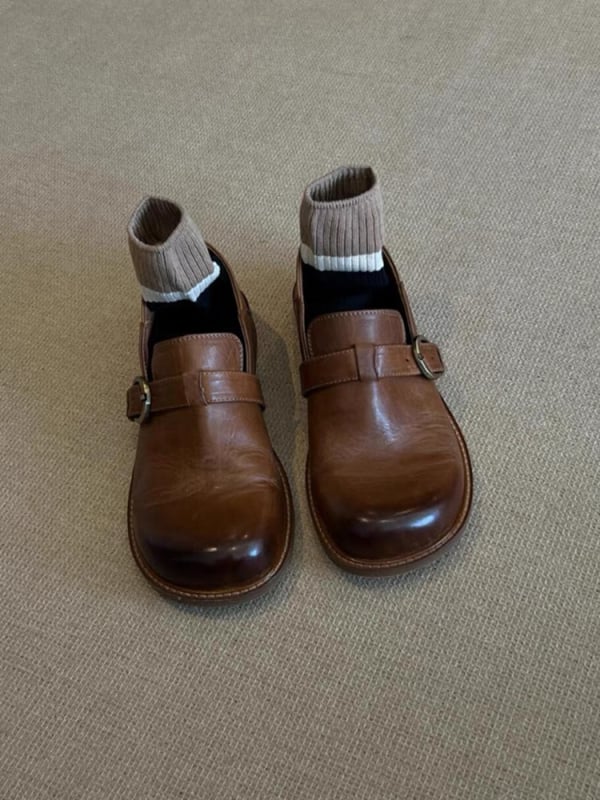 Ženske loaferice, britanski stil, gornji dio od dvostruke prirodne kože, okrugli nos, slip-on, niski debeli potpetica 1–3 cm, gumena potplat