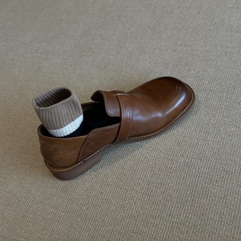 Ženske loaferice, britanski stil, gornji dio od dvostruke prirodne kože, okrugli nos, slip-on, niski debeli potpetica 1–3 cm, gumena potplat