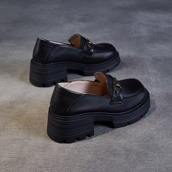 Kožne loafersice od prave teleće kože, s debelim potplatom, zaobljenim vrhom, metalnom kopčom, srednjom petom 3–5 cm