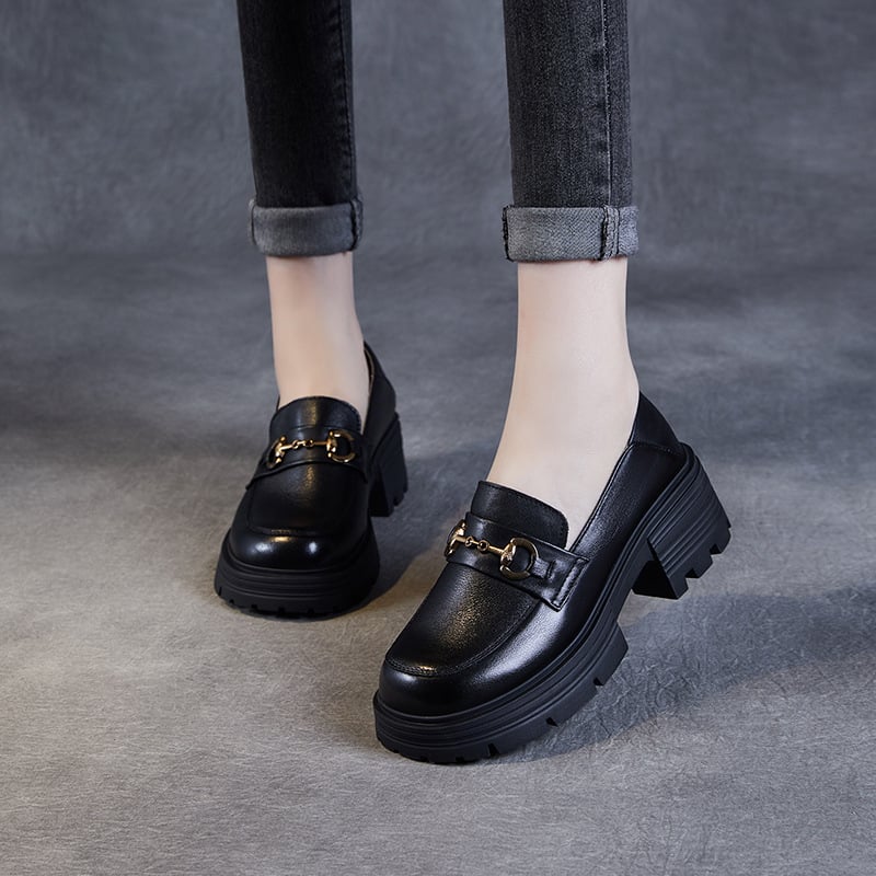 Kožne loafersice od prave teleće kože, s debelim potplatom, zaobljenim vrhom, metalnom kopčom, srednjom petom 3–5 cm
