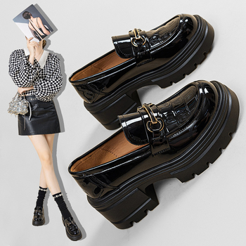 Ženske loaferice – gornji dio od splitske kože s uzorkom krokodila, zaobljena nosnica, debeli pet 6-8 cm, gumeni potplat, slip-on