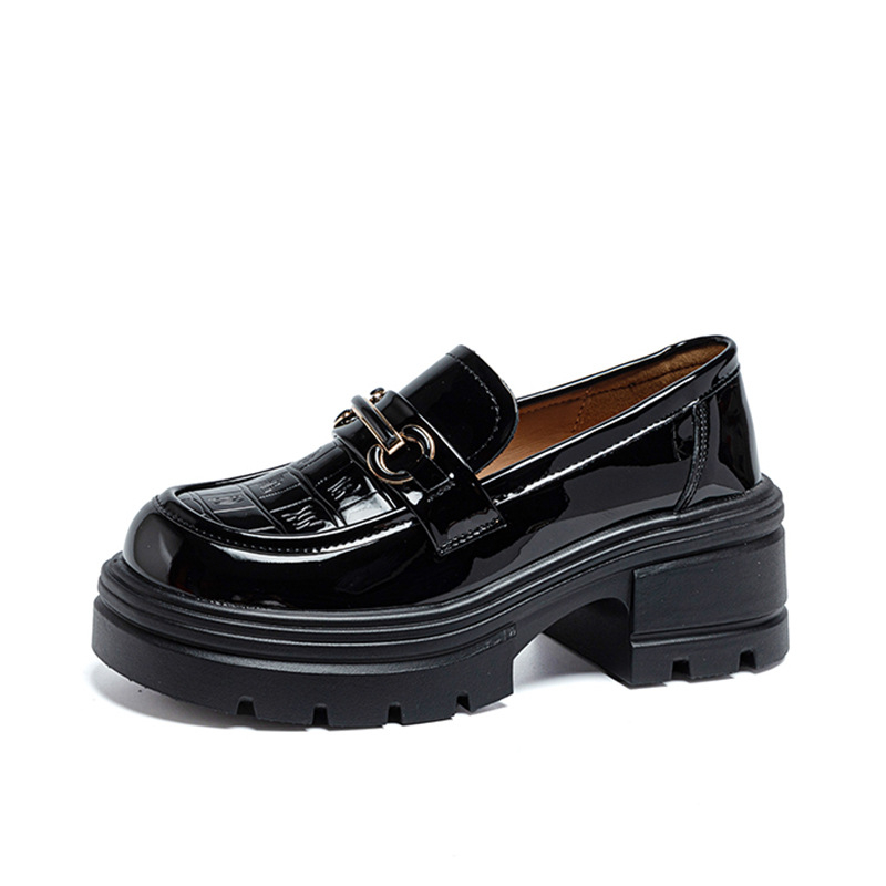 Ženske loaferice – gornji dio od splitske kože s uzorkom krokodila, zaobljena nosnica, debeli pet 6-8 cm, gumeni potplat, slip-on