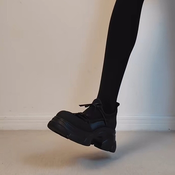 Ženske loaferice - zaobljena prednja strana, 3–5 cm povišena debela potplata, slip-on, gornji dio od imitacije mikrovlakana, gumeni potplat