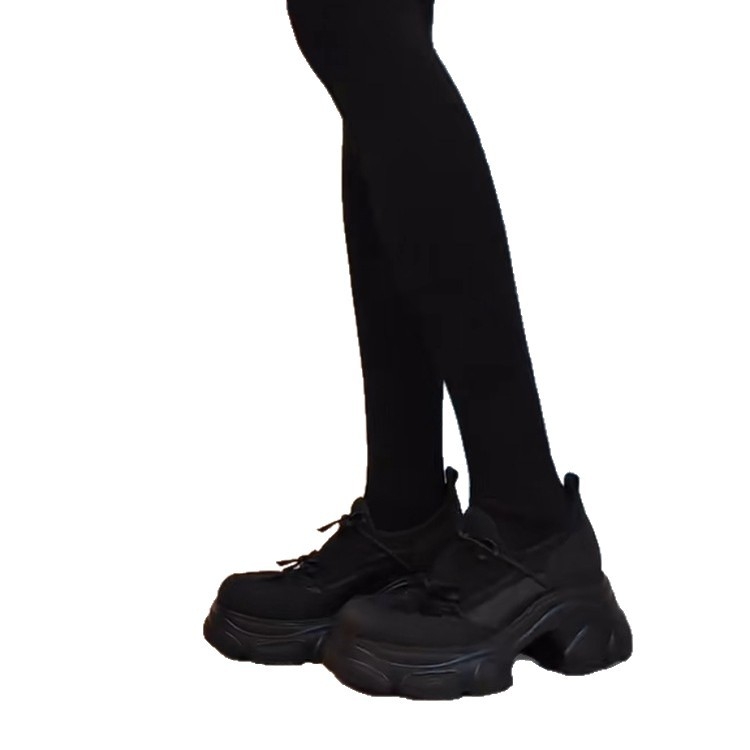 Ženske loaferice - zaobljena prednja strana, 3–5 cm povišena debela potplata, slip-on, gornji dio od imitacije mikrovlakana, gumeni potplat
