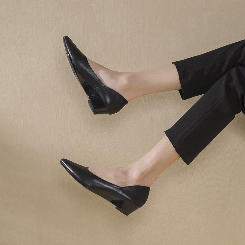 Ženske cipele na klinu s oštrim nosom, gornji materijal: Super Fiber, potplat: guma, srednja visina Pete 3–6 cm