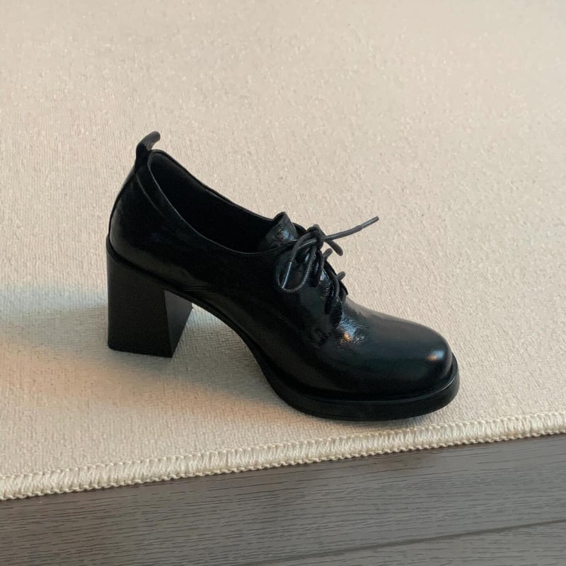 Ženske loaferice s vezicama, gornji dio od Super Fiber, okrugli nos, debeli 6–8 cm potpetica, gumeni potplat, unutrašnjost od mikrovlaknastog kože