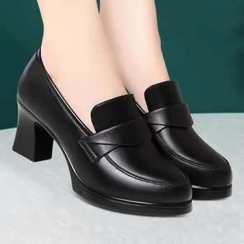 Ženske Slip-On loafers, PU gornji dio, okrugli vrh, 6–8 cm chunky potpetica, gumena potplat, ulošak od ovčje kože