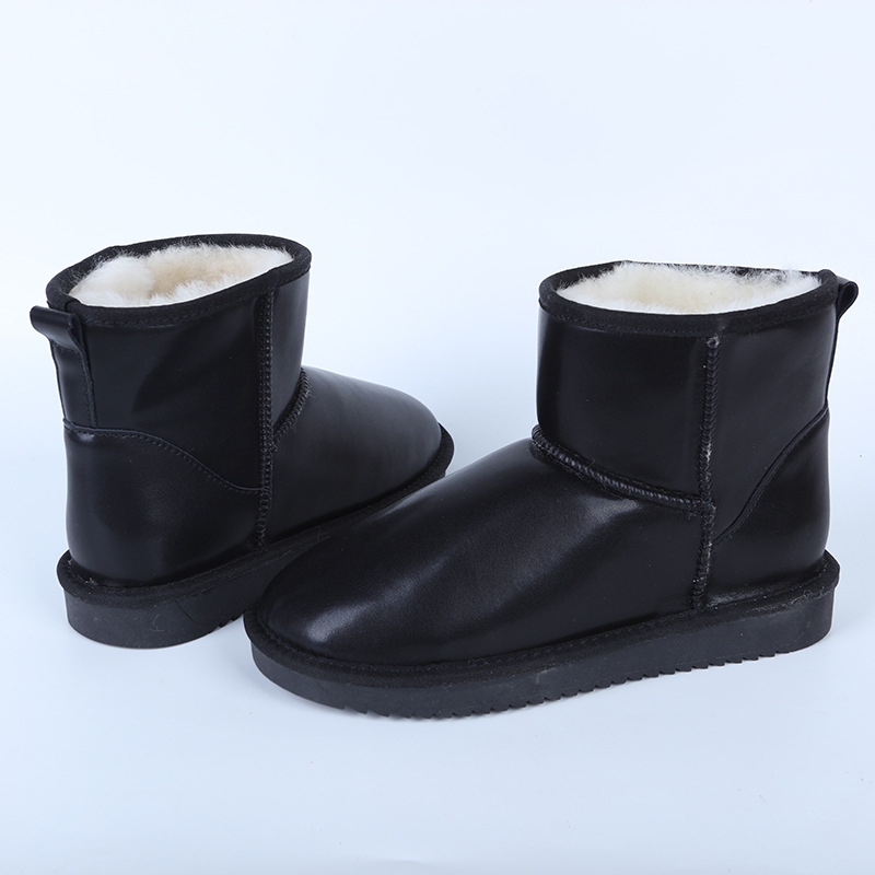 Ženske zimske čizme s gornjim dijelom od split kože, vunena podstava, protuklizna gumena potplat, kratka visina čizme 10-20 cm, niski potpetica 1-3 cm