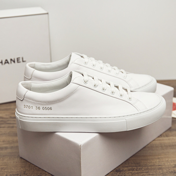 Унисекс кожени маратонки с нисък връх - горна част от естествена кожа, кръгла носка, гумена подметка, връзване (Горна част: естествена кожа; Подметка: гума; Нос: кръгъл; Вътрешна стелка: естествена кожа; Затваряне: връзки)