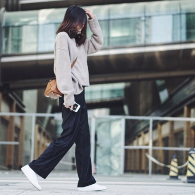 Унисекс кожени маратонки с нисък връх - горна част от естествена кожа, кръгла носка, гумена подметка, връзване (Горна част: естествена кожа; Подметка: гума; Нос: кръгъл; Вътрешна стелка: естествена кожа; Затваряне: връзки)