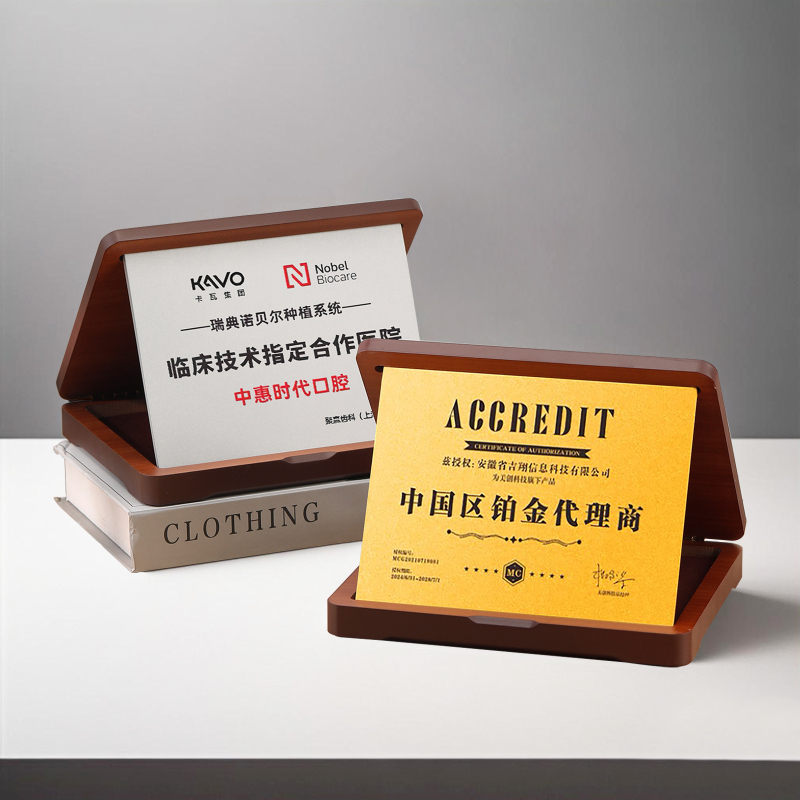 Drevená plaketa s medailou - Prispôsobiteľná pamätná plaketa k dôchodku a franšíze, preglejka, tlač loga k dispozícii, balená v krabičke