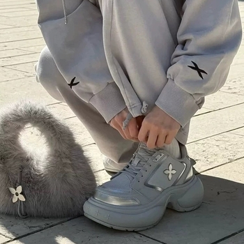 Casual cipele tip dad shoes s gornjim dijelom od kože i tkanine, visok 6-8 cm petu, zatvaranje vezicama, EVA ulošak, gumeni potplat