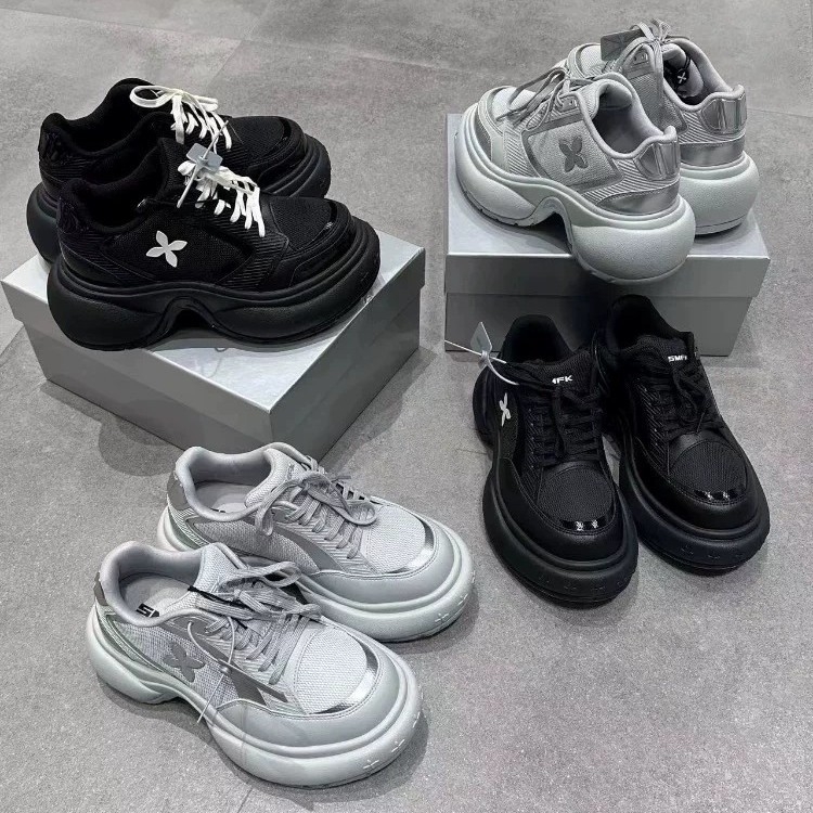 Casual cipele tip dad shoes s gornjim dijelom od kože i tkanine, visok 6-8 cm petu, zatvaranje vezicama, EVA ulošak, gumeni potplat