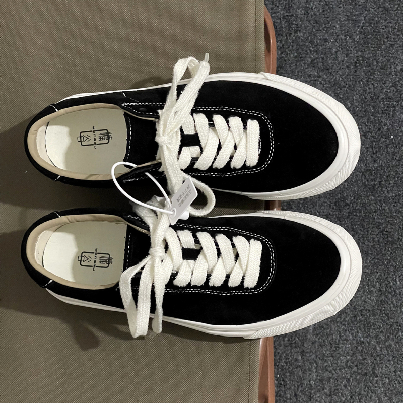 Unisex patike za skateboard, niski profil, okrugli vrh, debeli gumeni đon, vezanje