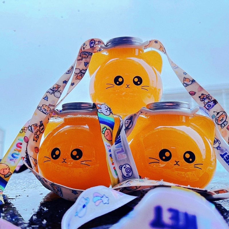 Plastična čaša za mliječni čaj s reljefnim dizajnom, tisk loga, poklopac i slamka, mačji motiv