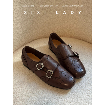 Дамски лофери: микрофибърна горна част, гумена подметка, кръгъл нос, междинен ток 3–5 см, без връзки