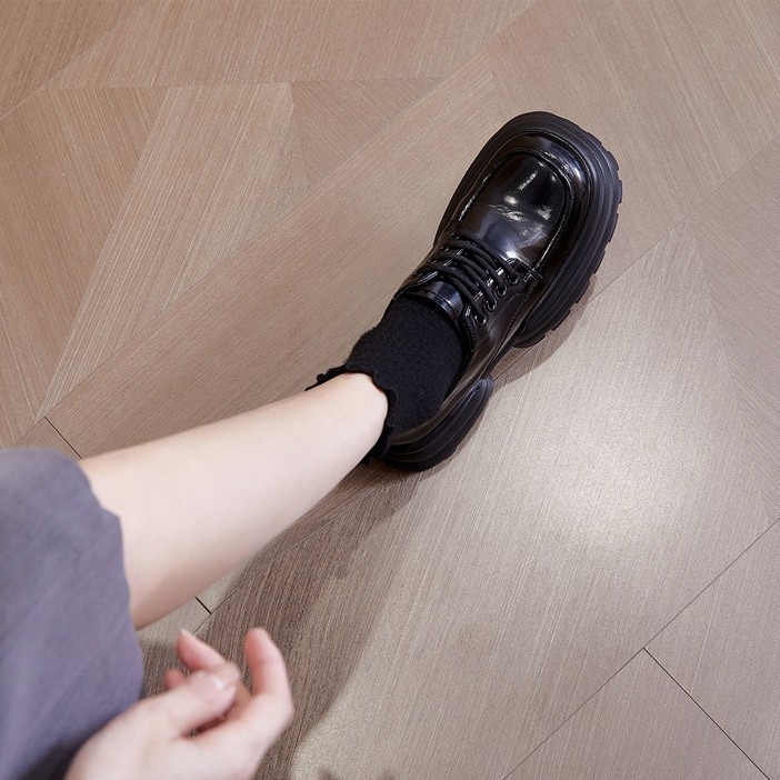 Loafers pentru femei, cu vârf rotund, toc înalt de 6–8 cm, partea superioară din Super Fiber, talpă interioară din piele de porc în două straturi