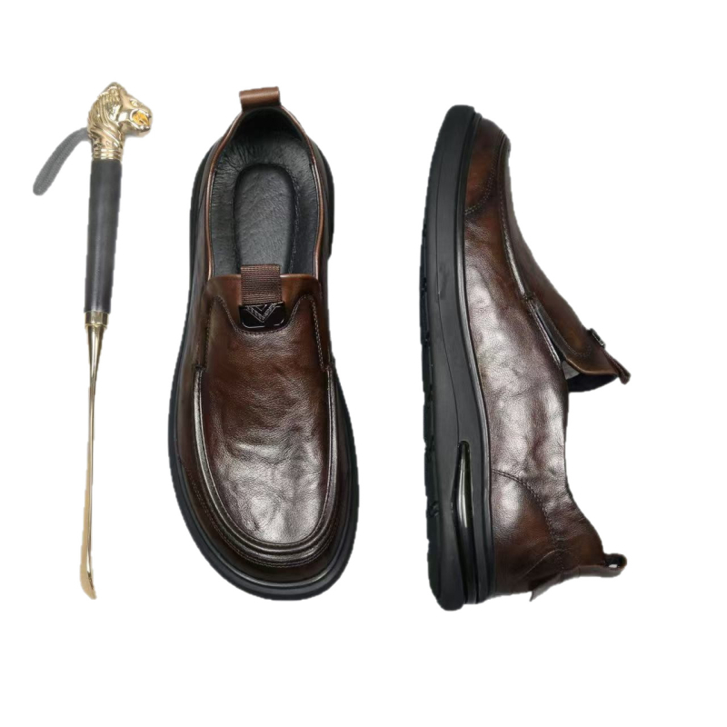 Muške slip-on loaferice – gornji dio od prve klase teleće kože, gumeni potplat, niski pet 1–3 cm; prozračne, protuklizne, upijaju znoj.