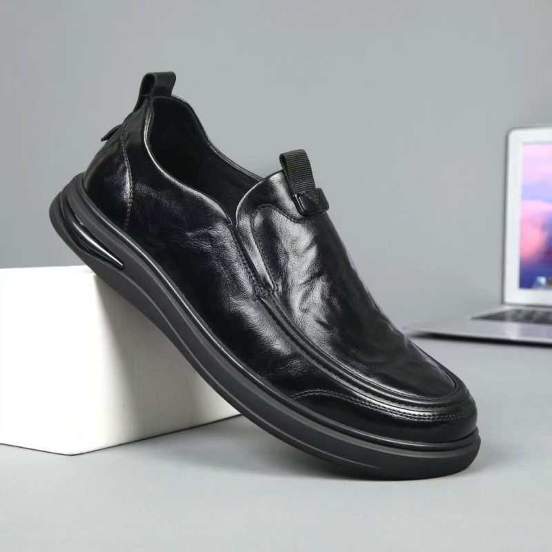 Muške slip-on loaferice – gornji dio od prve klase teleće kože, gumeni potplat, niski pet 1–3 cm; prozračne, protuklizne, upijaju znoj.