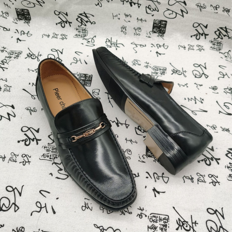 Muški loaferi – gornji dio od teleće kože, gumeni đon, slip-on, kožni vrh prsta, poslovni stil