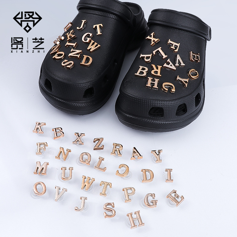 Dodaci za obuću — Skup kopča sa slovima za Crocs (ABS; Model Letter e-x; Brend Xianzhi; Pogodno za sandale, svakodnevnu obuću, papuče; Stil: DIY dekorativno slovo)