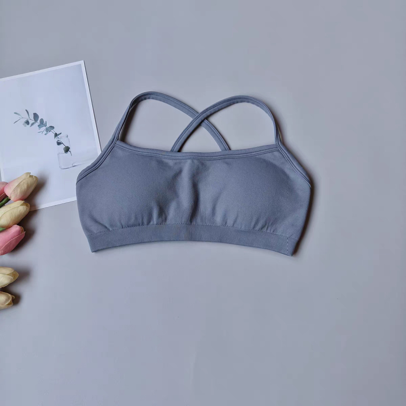 Bezešrna sportska grudnjaka s križnim stražnjim dijelom, bežična, puna čašica s oblikovanim šalicama, materijal najlon/poliamid 90% + spandeks 10%, trodjelni set, prozračna i brzo sušeća