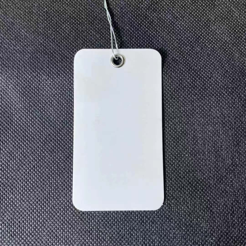 Etichetă goală pentru agățat haine cu cataramă metalică și sârmă, hârtie acoperită, personalizabilă