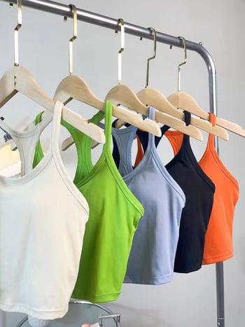 Ženski sportski top za jogu s fiksnim košaricama, otporan na udarce, oblikujući potporu, brzo se suši, kratka duljina