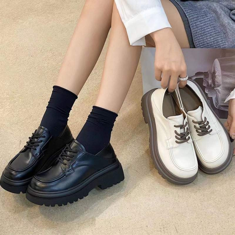 Ženske mokasine od PU kože s okruglim vrhom, srednja peta 3–5 cm, injekcijski oblikovana potplata, prozračna pamucna podstava