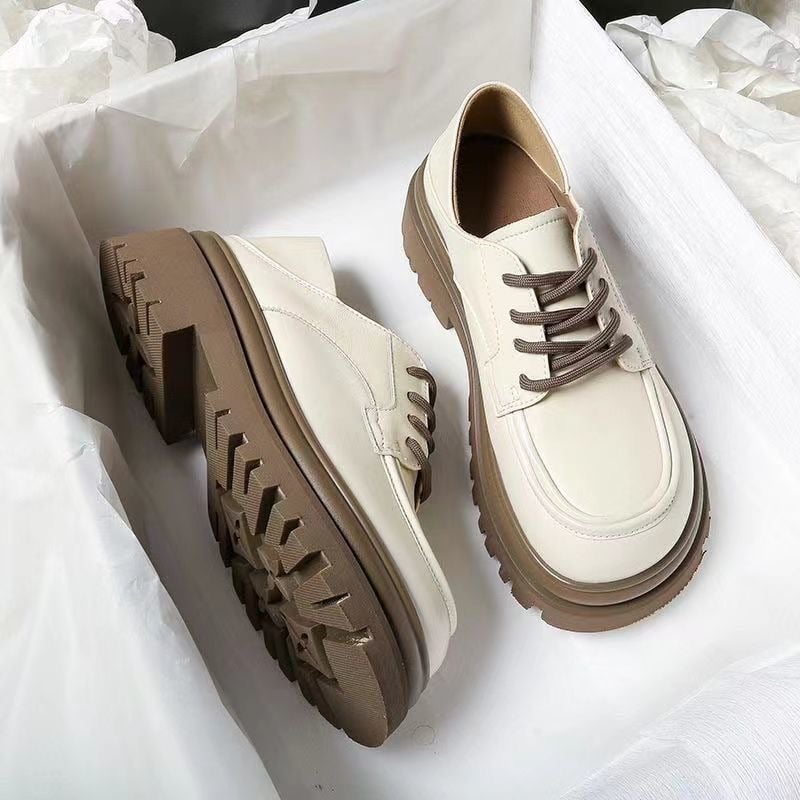 Ženske mokasine od PU kože s okruglim vrhom, srednja peta 3–5 cm, injekcijski oblikovana potplata, prozračna pamucna podstava