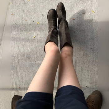 Čizme do koljena, korejskog stila, okrugli vrh, visok otvor, koža prve klase, podstava od svinjske kože, jednoslojne boje, unisex.