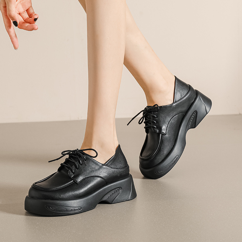 Ženske platforme loaferice s vezicama — zaobljeni vrh, gornji dio od mikrovlakana, debela platforma 6–8 cm, gumena potplat