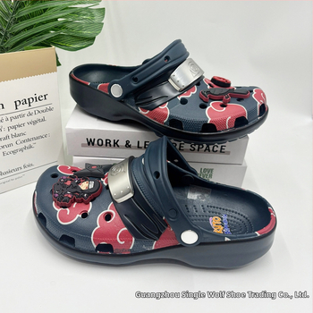 Muške Crocs-stil sandale Ninja x Uchiha Itachi, crtani dizajn, udobne i izdržljive, casual ljetna obuća