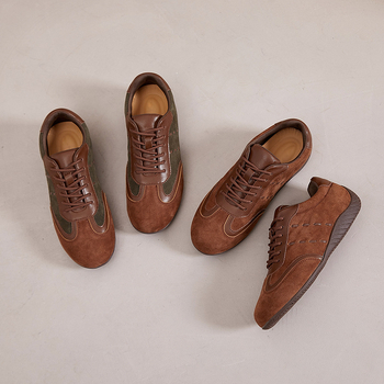 Ženske svakodnevne ravne tenisice s okruglim nosom, gornji dio od split kože, gumeni potplat, vezanje sprijeda, niski profil