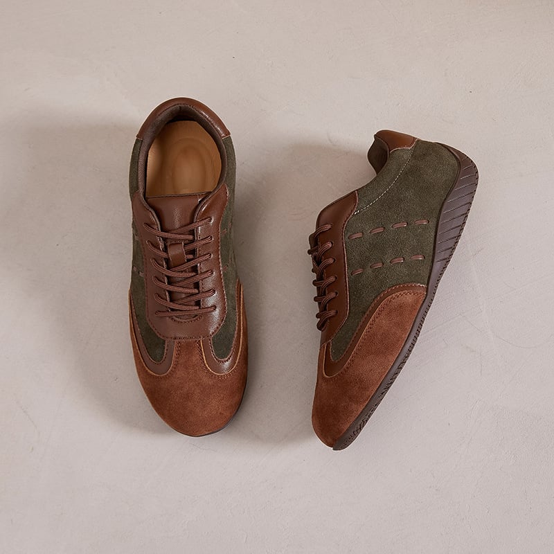 Ženske svakodnevne ravne tenisice s okruglim nosom, gornji dio od split kože, gumeni potplat, vezanje sprijeda, niski profil