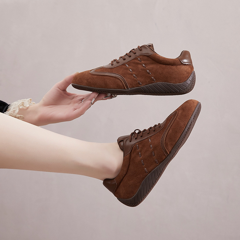 Ženske svakodnevne ravne tenisice s okruglim nosom, gornji dio od split kože, gumeni potplat, vezanje sprijeda, niski profil