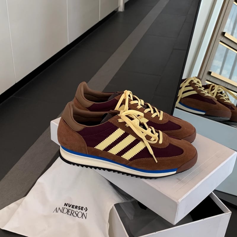 Ženske tenisice za slobodno vrijeme – niski gornji dio, debela potplat, gornji materijal od super vlakana, gumeni potplat