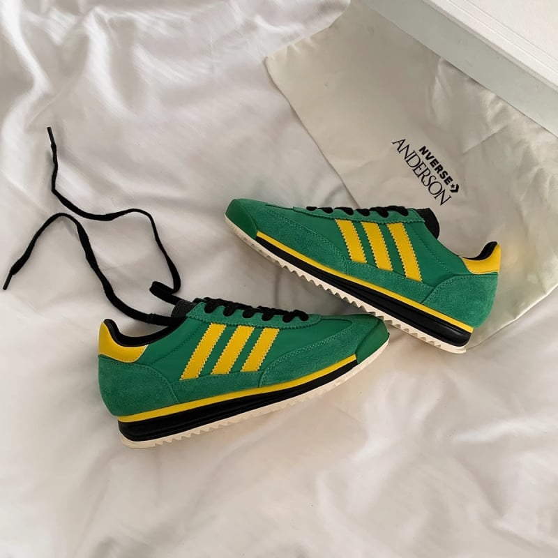 Ženske tenisice za slobodno vrijeme – niski gornji dio, debela potplat, gornji materijal od super vlakana, gumeni potplat